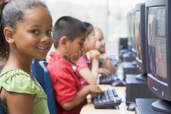 Kindergarten ninos aprendizaje computadoras nina escuela Foto stock © monkey_business