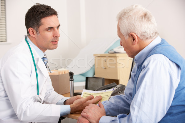 Amerikai orvos beszél idős férfi műtét Stock fotó © monkey_business