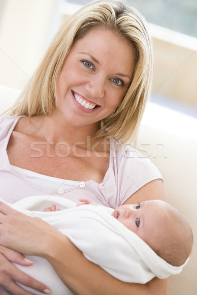 Сток-фото: матери · гостиной · ребенка · улыбаясь · портрет · младенцы