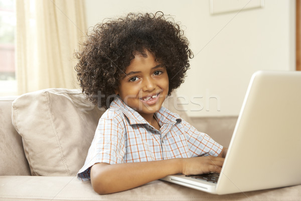Zdjęcia stock: Młody · chłopak · za · pomocą · laptopa · domu · dzieci · szczęśliwy · dziecko