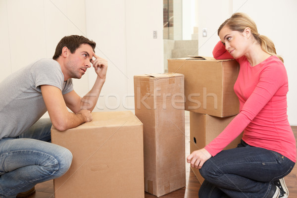 Fiatal pér néz zaklatott dobozok férfi pár Stock fotó © monkey_business