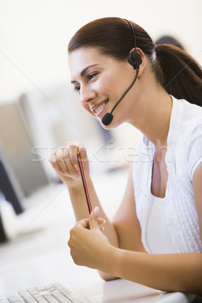 Kadın kulaklık bilgisayar odası gülümseyen kadın gülen Stok fotoğraf © monkey_business