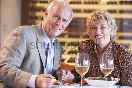 Stockfoto: Paar · woonkamer · champagne · zoenen · glimlachend