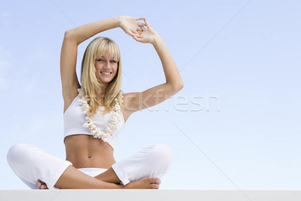 Femeie yoga exterior coajă colier Imagine de stoc © monkey_business
