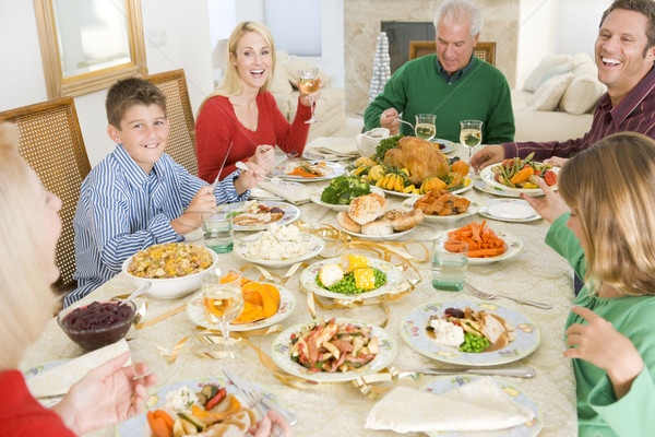 Familie alle zusammen Weihnachten Abendessen Essen Stock foto © monkey_business
