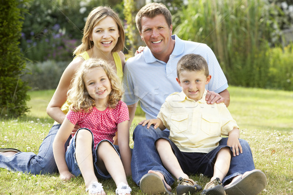 Famille détente campagne sourire herbe homme Photo stock © monkey_business
