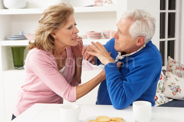 Foto stock: Casal · de · idosos · argumento · casa · mulher · triste · feminino