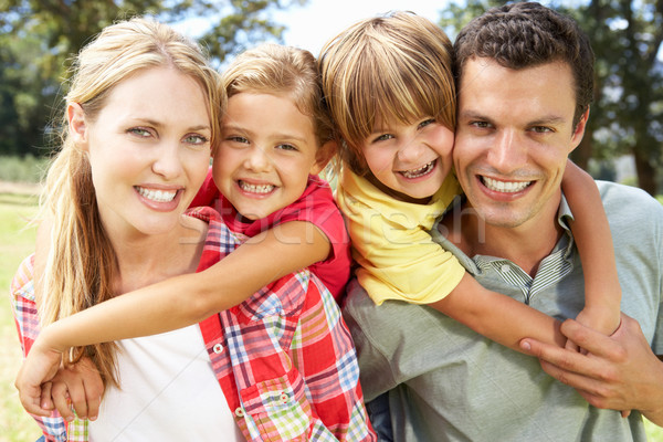 Retrato familia aire libre mujer ninos sol Foto stock © monkey_business