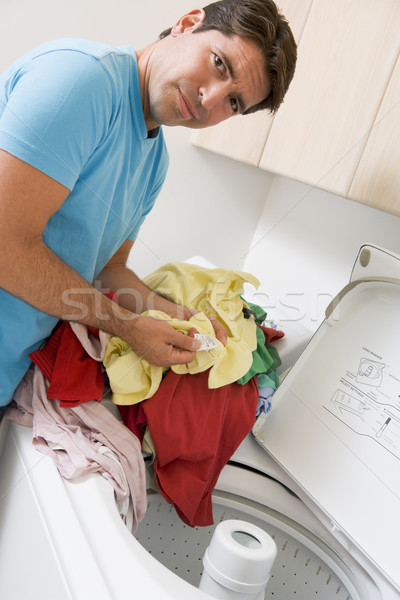 Mann Wäsche Lesung Reinigung Farbe stehen Stock foto © monkey_business