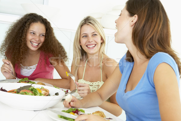 Foto stock: Amigos · almuerzo · junto · casa · alimentos · mujeres