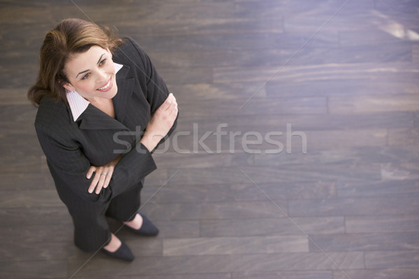 Geschäftsfrau stehen drinnen lächelnd Frau Arbeit Stock foto © monkey_business