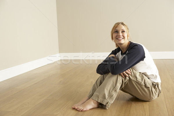 Jonge vrouw bewegende nieuw huis vrouw huis persoon Stockfoto © monkey_business
