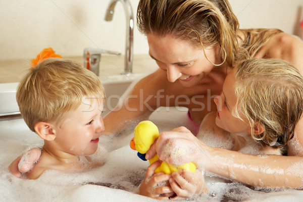 Mutter Kinder entspannenden Blase Bad Wasser Stock foto © monkey_business