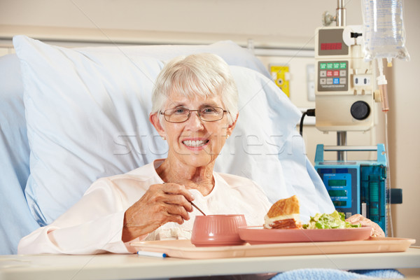 Senior weiblichen Patienten Essen Essen Krankenhausbett Stock foto © monkey_business