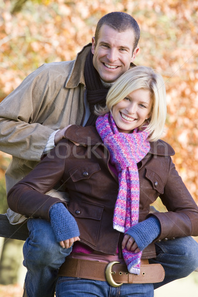 Pareja otono caminata sesión cerca árbol Foto stock © monkey_business