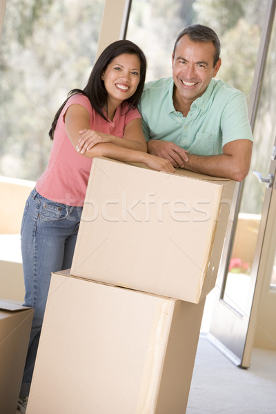 Pareja cajas nuevo hogar sonriendo mujer casa Foto stock © monkey_business