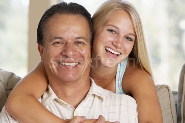 Tată fiica împreună acasă fericit Teen Imagine de stoc © monkey_business