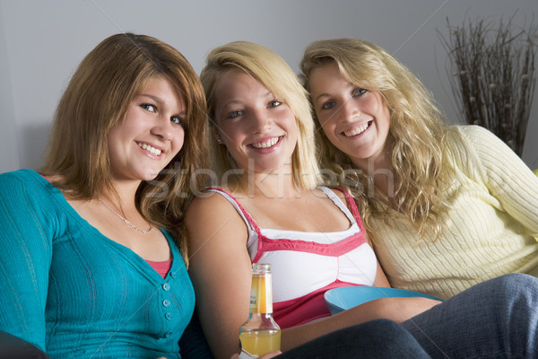 Tinilányok otthon boldog barátok tini társalgó Stock fotó © monkey_business
