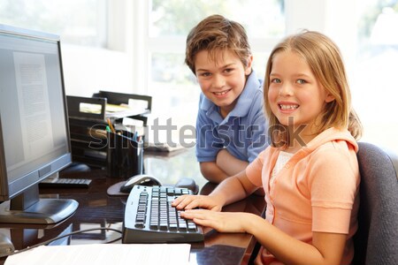 Stock foto: Mädchen · Computer · Schule · Klasse · Mädchen · Kinder