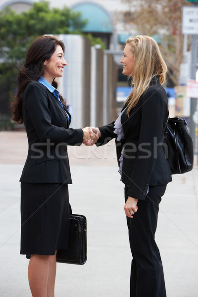 [[stock_photo]]: Deux · affaires · serrer · la · main · à · l'extérieur · bureau · affaires