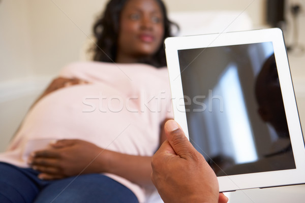 Mujer embarazada comprobar médico mujeres tecnología hospital Foto stock © monkey_business