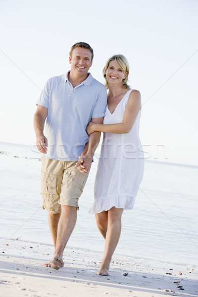 Foto d'archivio: Coppia · spiaggia · holding · hands · sorridere · donna · uomo