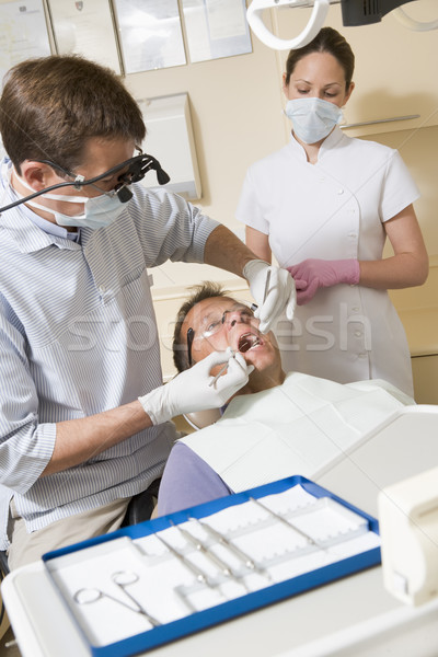 Imagine de stoc: Dentist · asistent · examen · cameră · om · scaun
