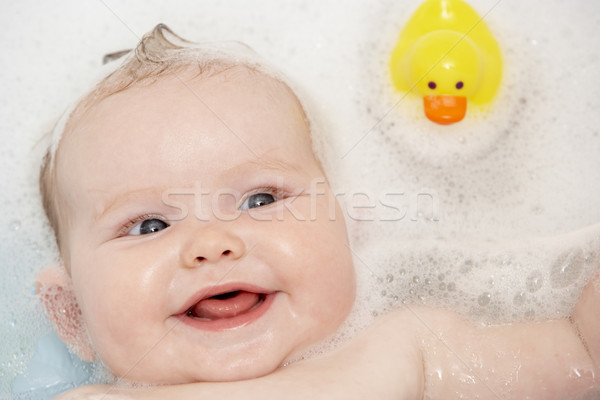 商業照片: 嬰兒 · 浴 · 家 · 微笑 · 黃色 · 洗滌