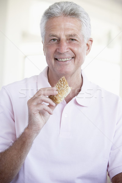 Középkorú férfi eszik barna kenyér zsemle Stock fotó © monkey_business
