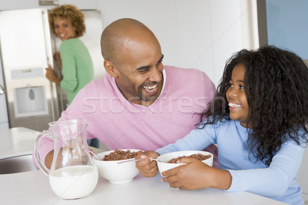 Foto d'archivio: Padre · seduta · figlia · mangiare · colazione · donna