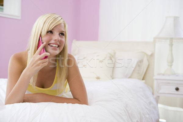 Foto stock: Cama · teléfono · móvil · nina · feliz · adolescente