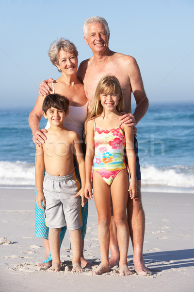 Abuelos nietos pie playa de arena mujer playa Foto stock © monkey_business