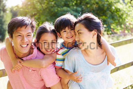 Fiatal szülők gyerekek pózol mező égbolt Stock fotó © monkey_business