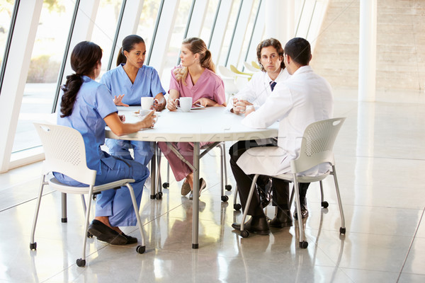 Orvosi személyzet beszélget modern kórház étkezde Stock fotó © monkey_business