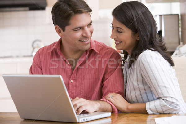Cuplu bucătărie folosind laptop zâmbitor calculator femeie Imagine de stoc © monkey_business