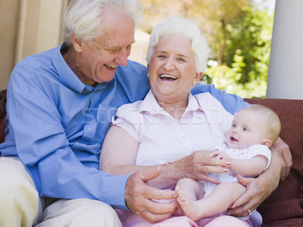 Stock fotó: Nagyszülők · kint · belső · udvar · baba · mosolyog · család