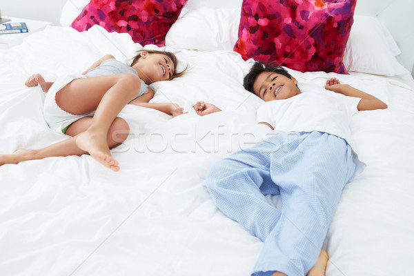 Bambini letto pigiama insieme ragazzo femminile Foto d'archivio © monkey_business