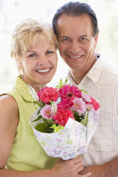 Сток-фото: муж · жена · цветы · улыбаясь · любви