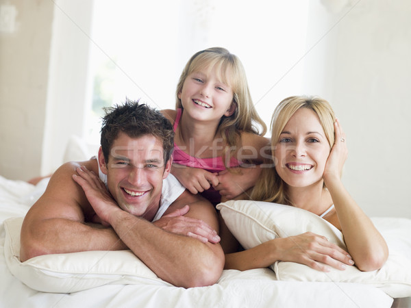 家庭 床 微笑 女子 孩子 愛 商業照片 © monkey_business