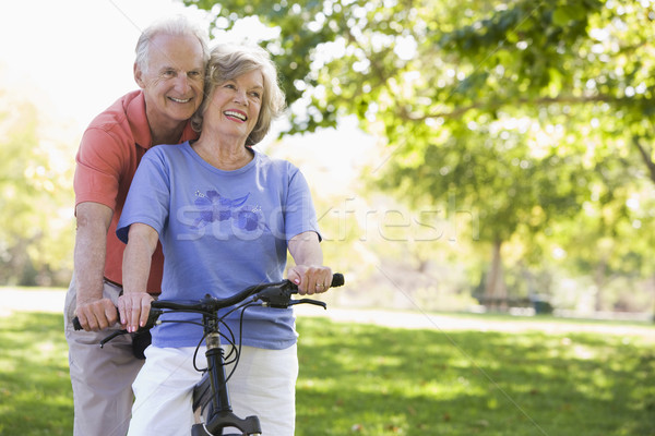 Foto stock: Pareja · de · ancianos · ciclo · mujer · hombre · ejercicio · bicicleta