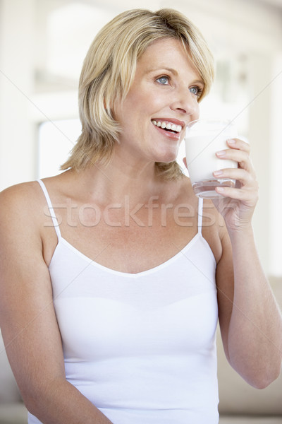 Zdjęcia stock: Dorosły · kobieta · mleka · szczęśliwy · domu