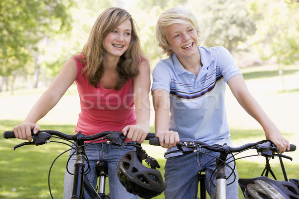 Nina bicicletas amigos moto nino Foto stock © monkey_business