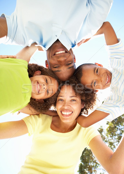 Сток-фото: портрет · счастливая · семья · глядя · вниз · камеры · парка · женщину