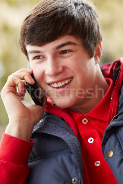 十幾歲的男孩 說 智能手機 冬天 衣服 商業照片 © monkey_business