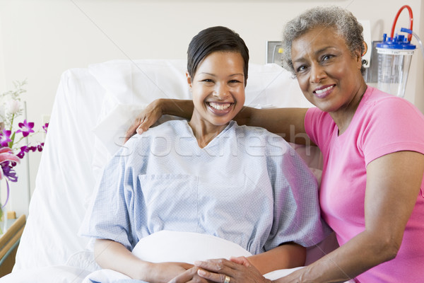 Foto d'archivio: Madre · figlia · sorridere · ospedale · donne · sostegno