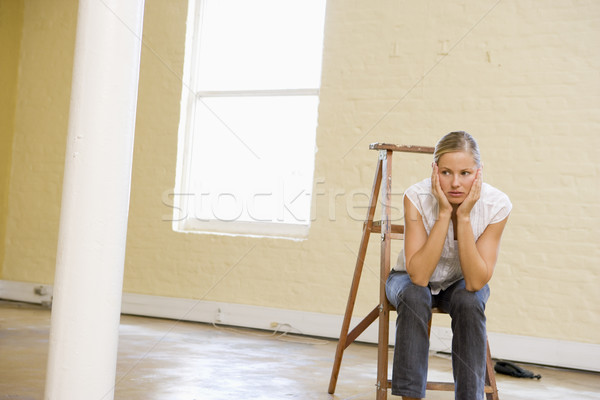 Femeie şedinţei scară uita plictisit Imagine de stoc © monkey_business
