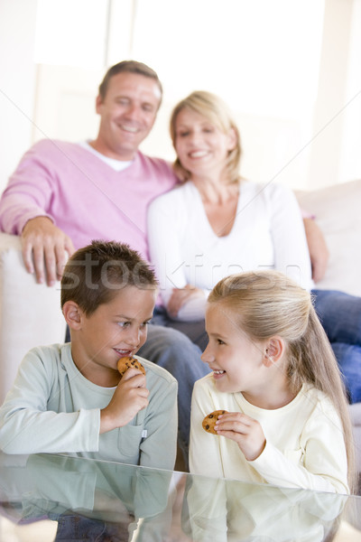 Photo stock: Famille · séance · salon · manger · cookies · souriant