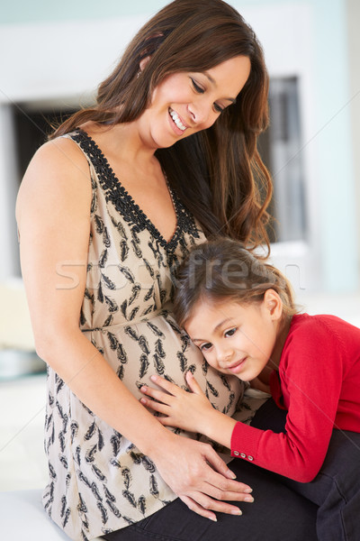 Fille écouter enceintes mères estomac femme Photo stock © monkey_business