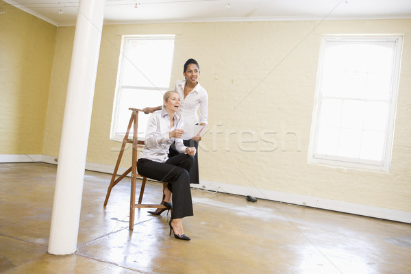 Két nő üres hely létra tart papír mosolyog Stock fotó © monkey_business