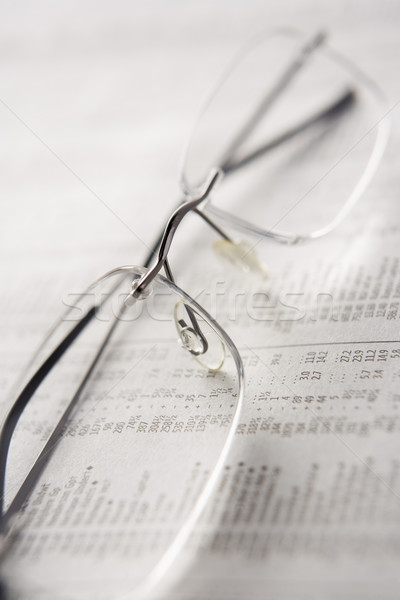 Stok fotoğraf: çift · okuma · gözlükleri · gazete · gözlük · finansal · renk